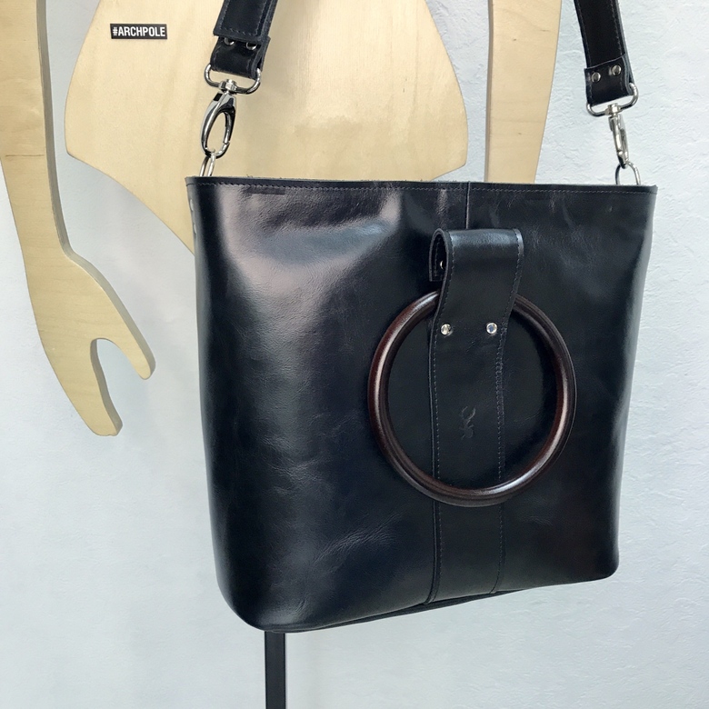 Charlotte "Чёрная с коричневыми кольцами"