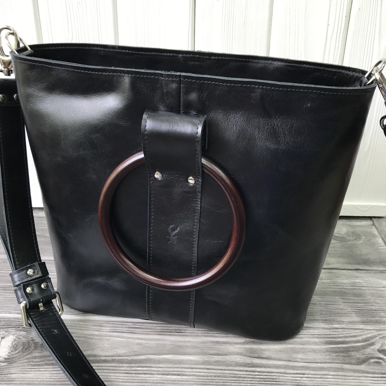 Charlotte "Чёрная с коричневыми кольцами"