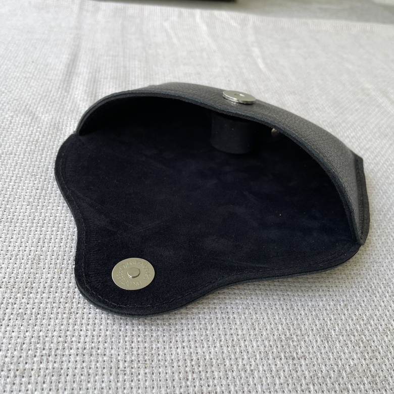 Очечник чёрный фактурный