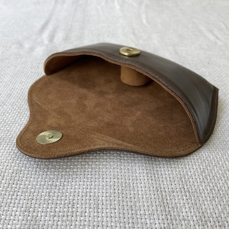 Очечник шоколадный гладкий