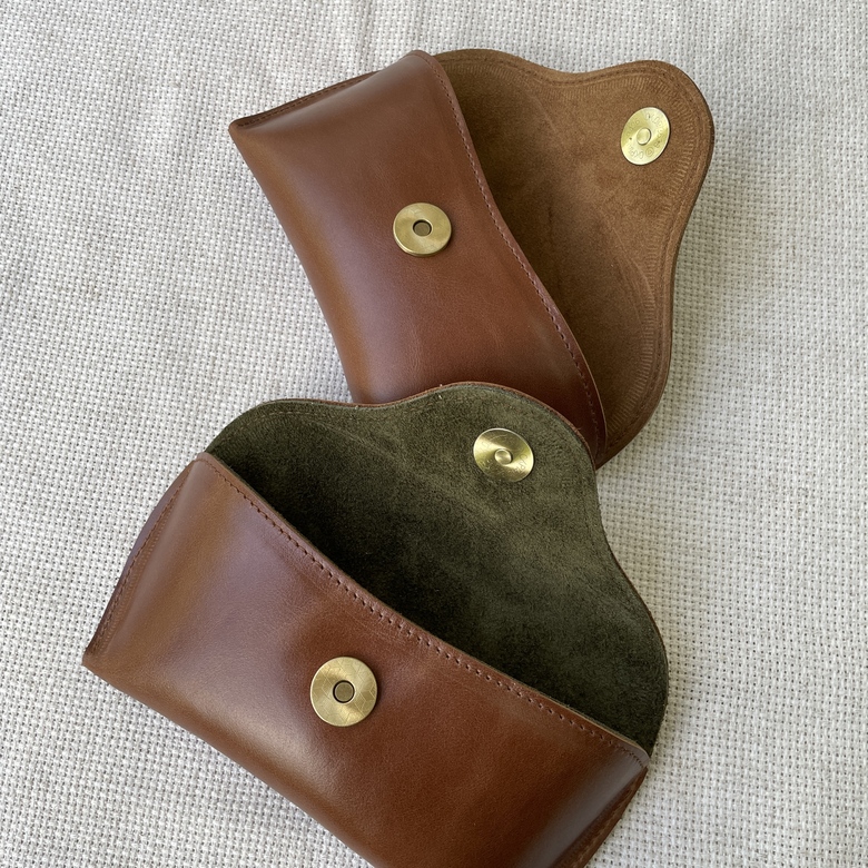 Очечник фундук гладкий