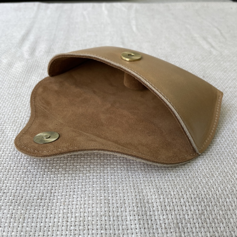 Очечник крем-брюле гладкий