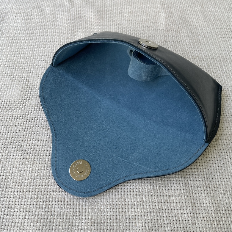 Очечник синий гладкий