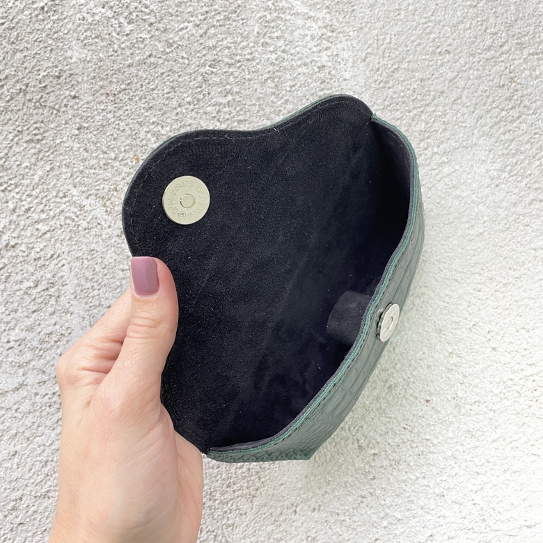 Очечник изумрудная рептилия