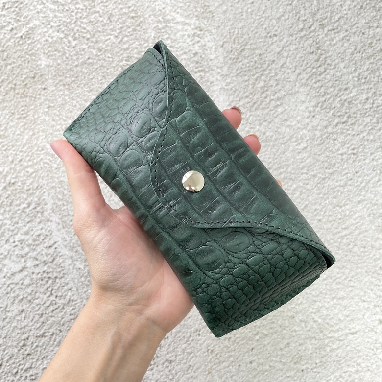 Очечник изумрудная рептилия