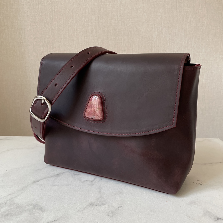 Fibi - Винный крейзи хорс с природным камнем родохрозитом