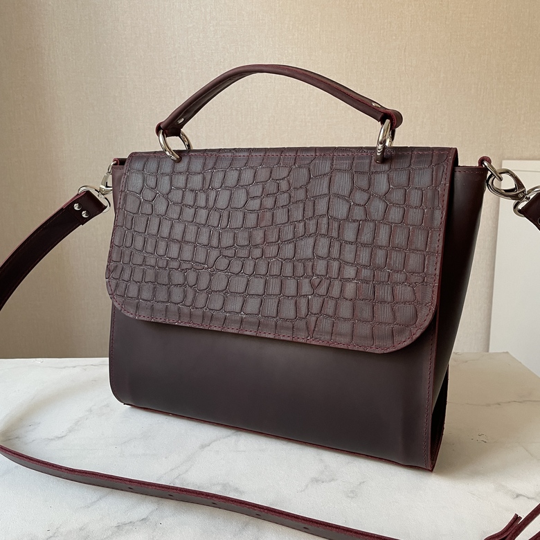 Софи винная с рептилией