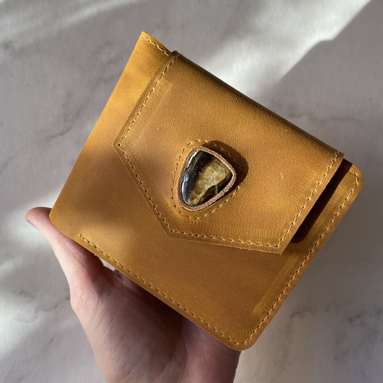 Bifold - Медовый крейзи хорс с природным минералом симбирцитом